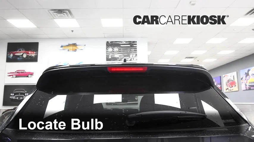 2022 Mitsubishi Outlander SE 2.5L 4 Cyl. Éclairage Feu de freinage central (remplacer l'ampoule)